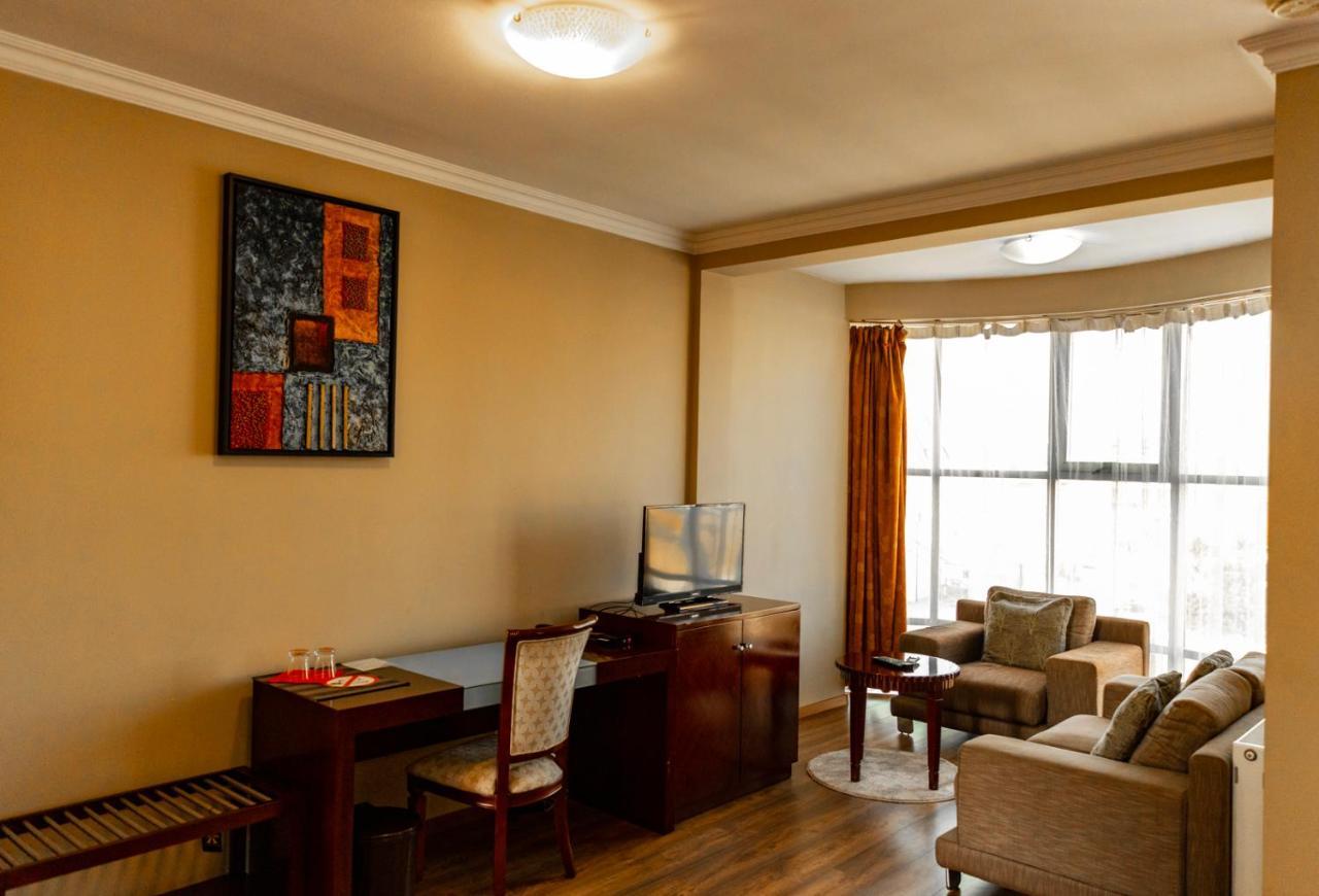 Boutique Hotel Igmas, Prishtina Prishtine Bagian luar foto