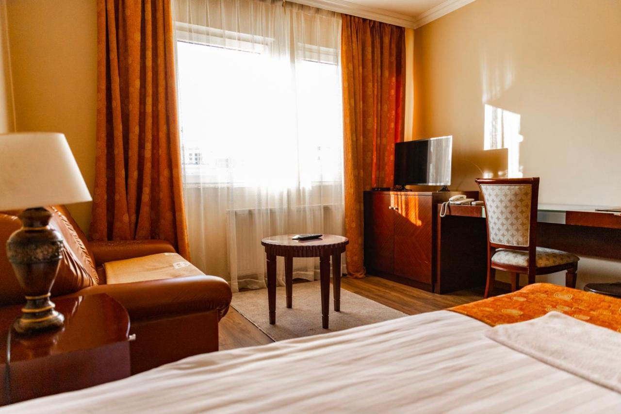 Boutique Hotel Igmas, Prishtina Prishtine Bagian luar foto