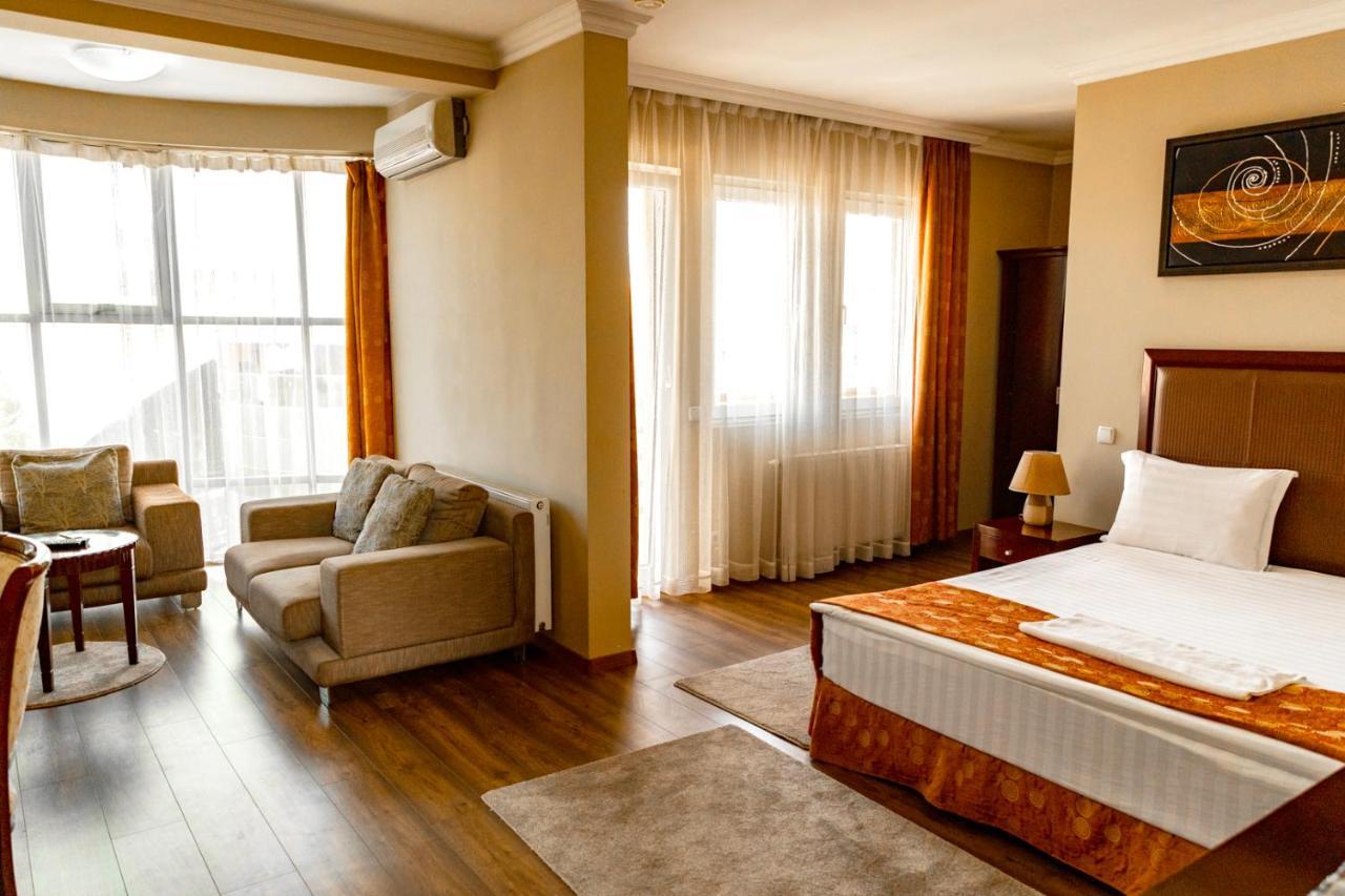 Boutique Hotel Igmas, Prishtina Prishtine Bagian luar foto