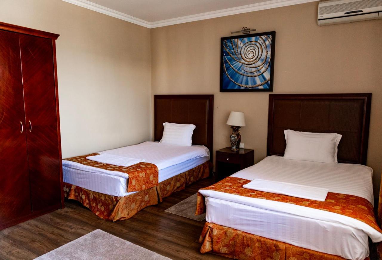 Boutique Hotel Igmas, Prishtina Prishtine Bagian luar foto