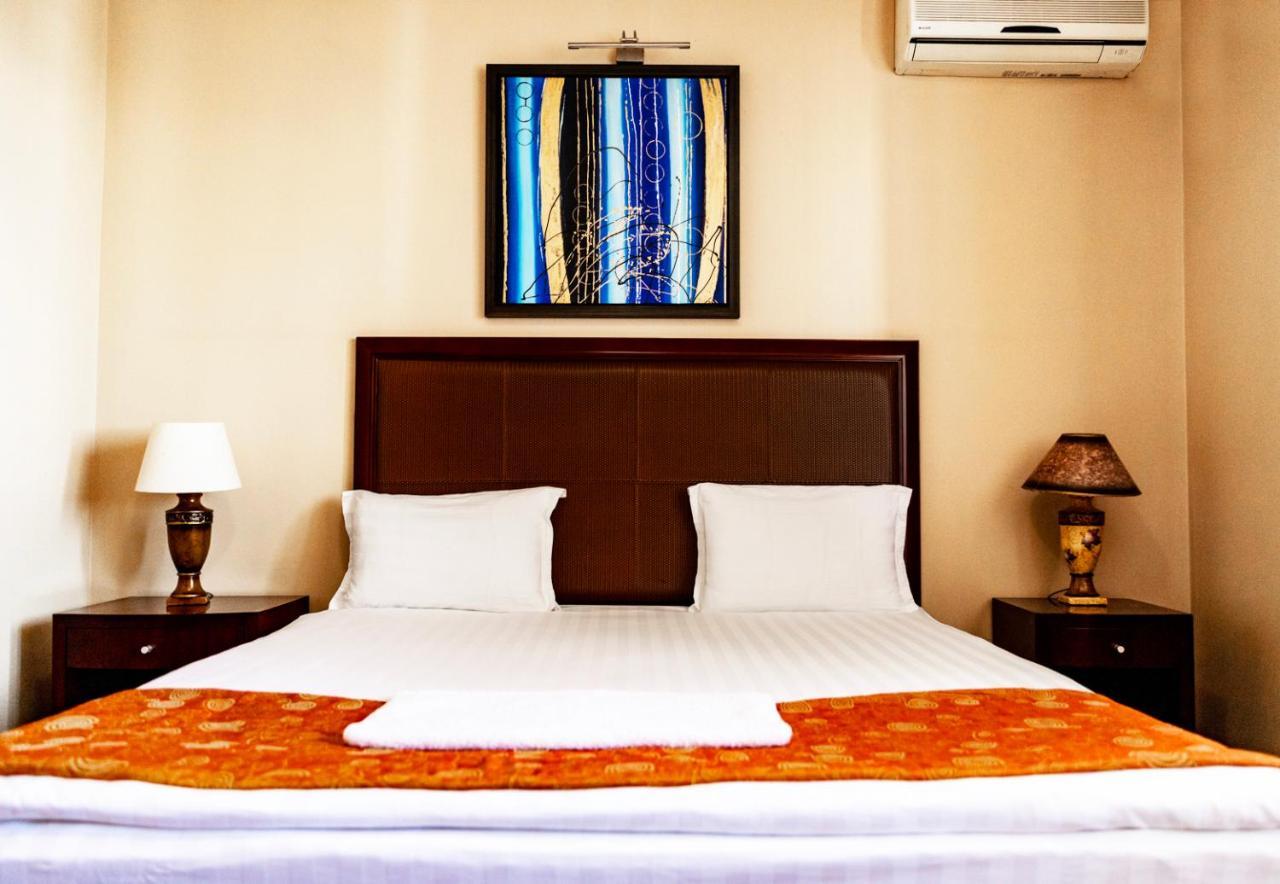 Boutique Hotel Igmas, Prishtina Prishtine Bagian luar foto