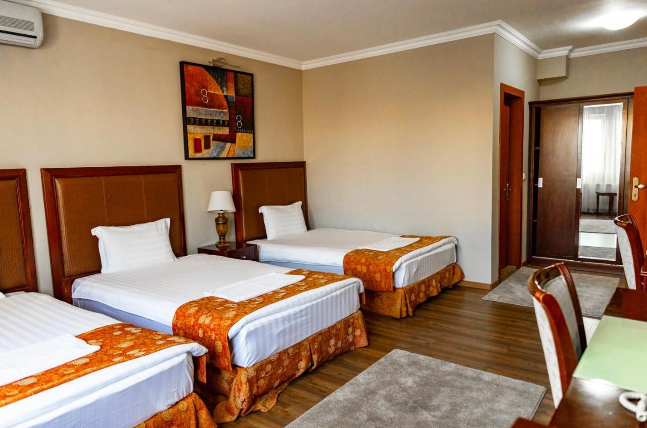 Boutique Hotel Igmas, Prishtina Prishtine Bagian luar foto