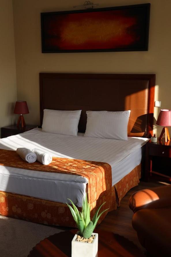 Boutique Hotel Igmas, Prishtina Prishtine Bagian luar foto